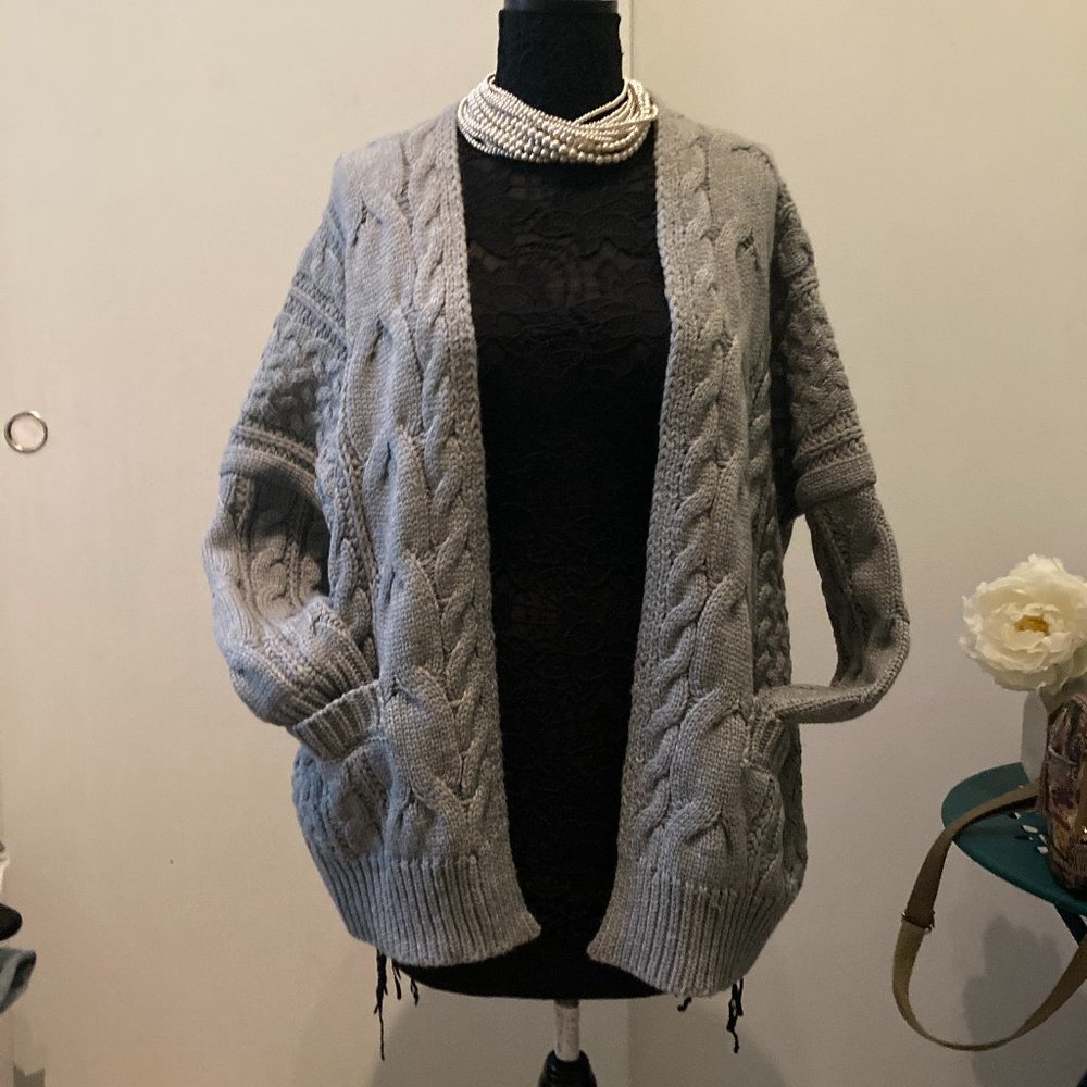 Cable knit slouchy Cardigan with pockets
